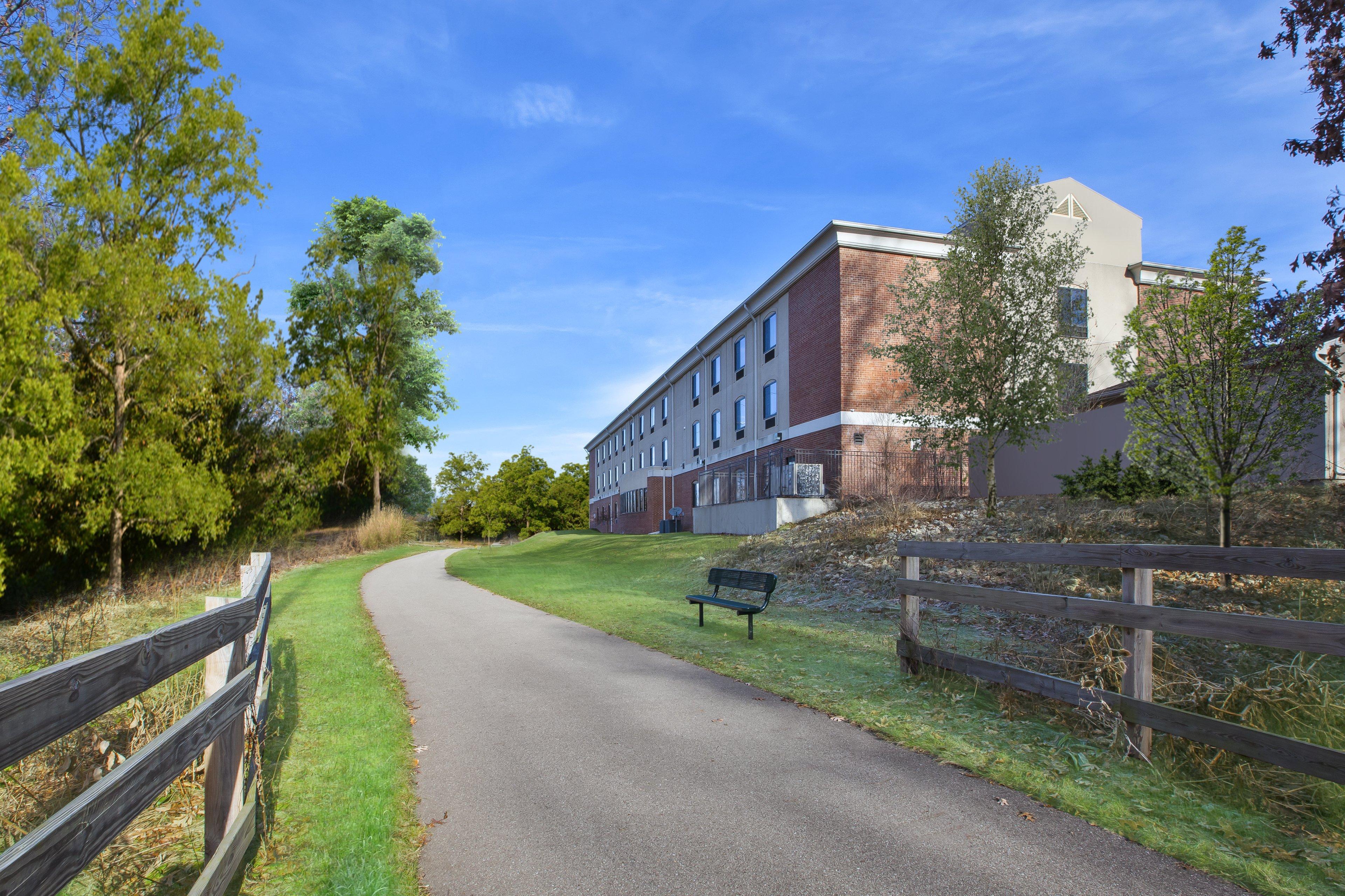 Holiday Inn Express Niles By Ihg Exterior photo