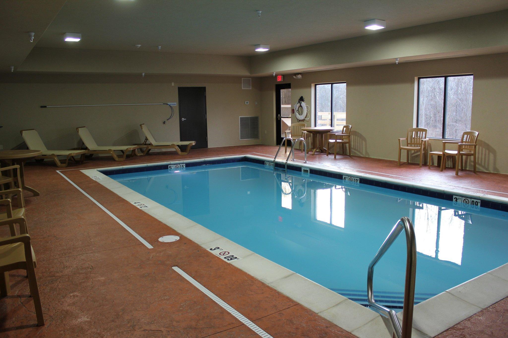 Holiday Inn Express Niles By Ihg Exterior photo