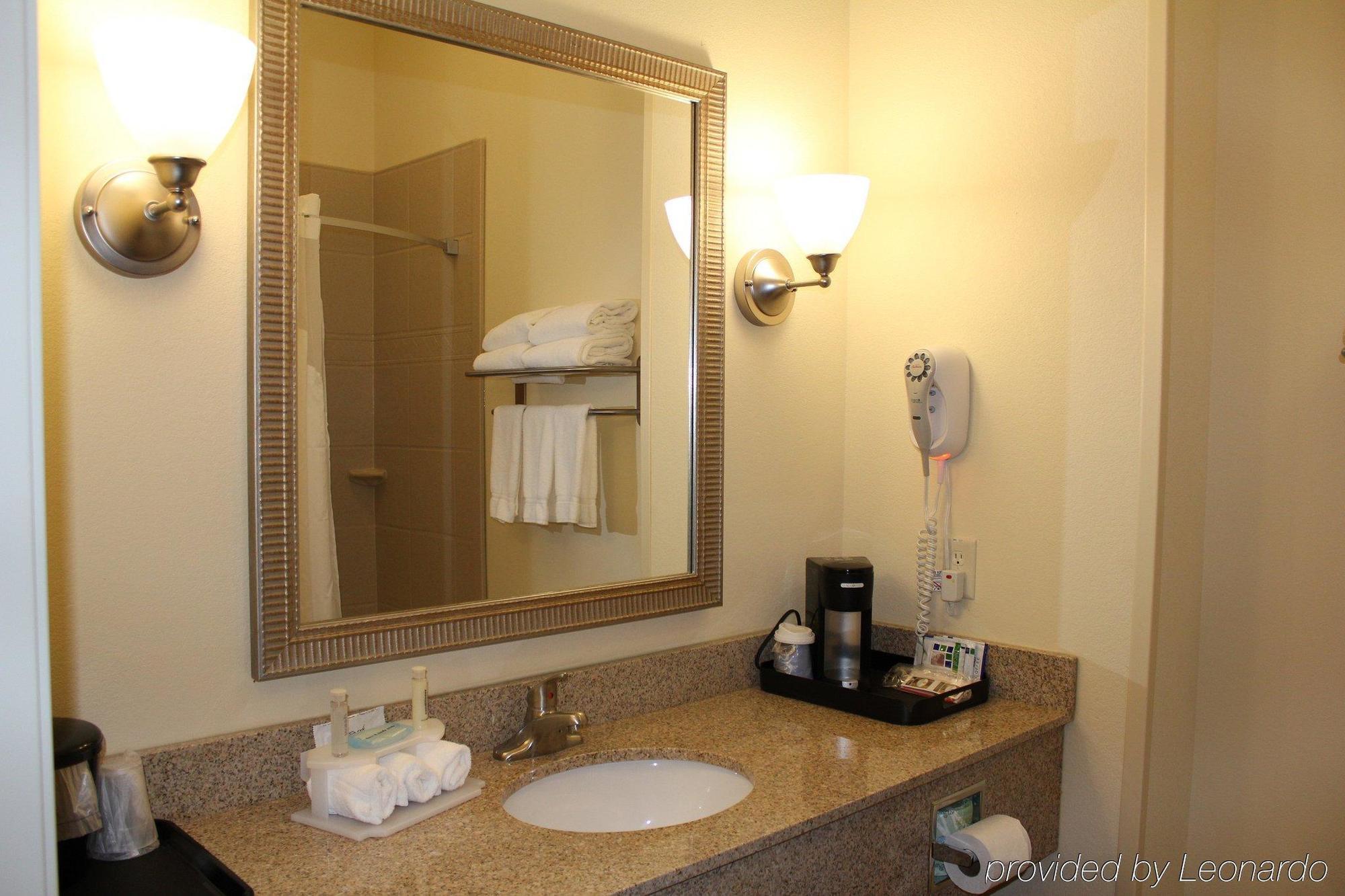 Holiday Inn Express Niles By Ihg Room photo